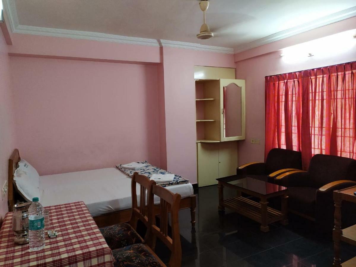 טריואנדרום Manjalikulam Tourist Home מראה חיצוני תמונה